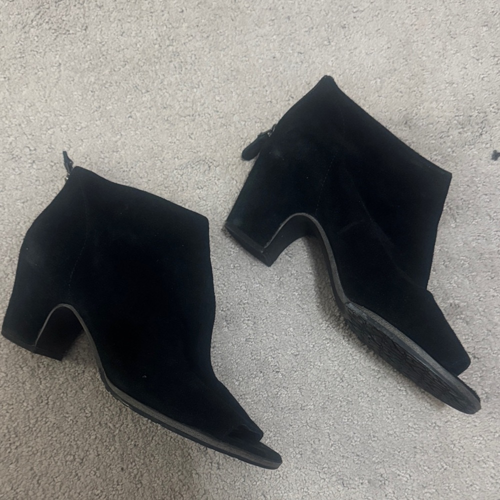 Gentle souls by Kenneth Cole Black Suede Ankle Boots